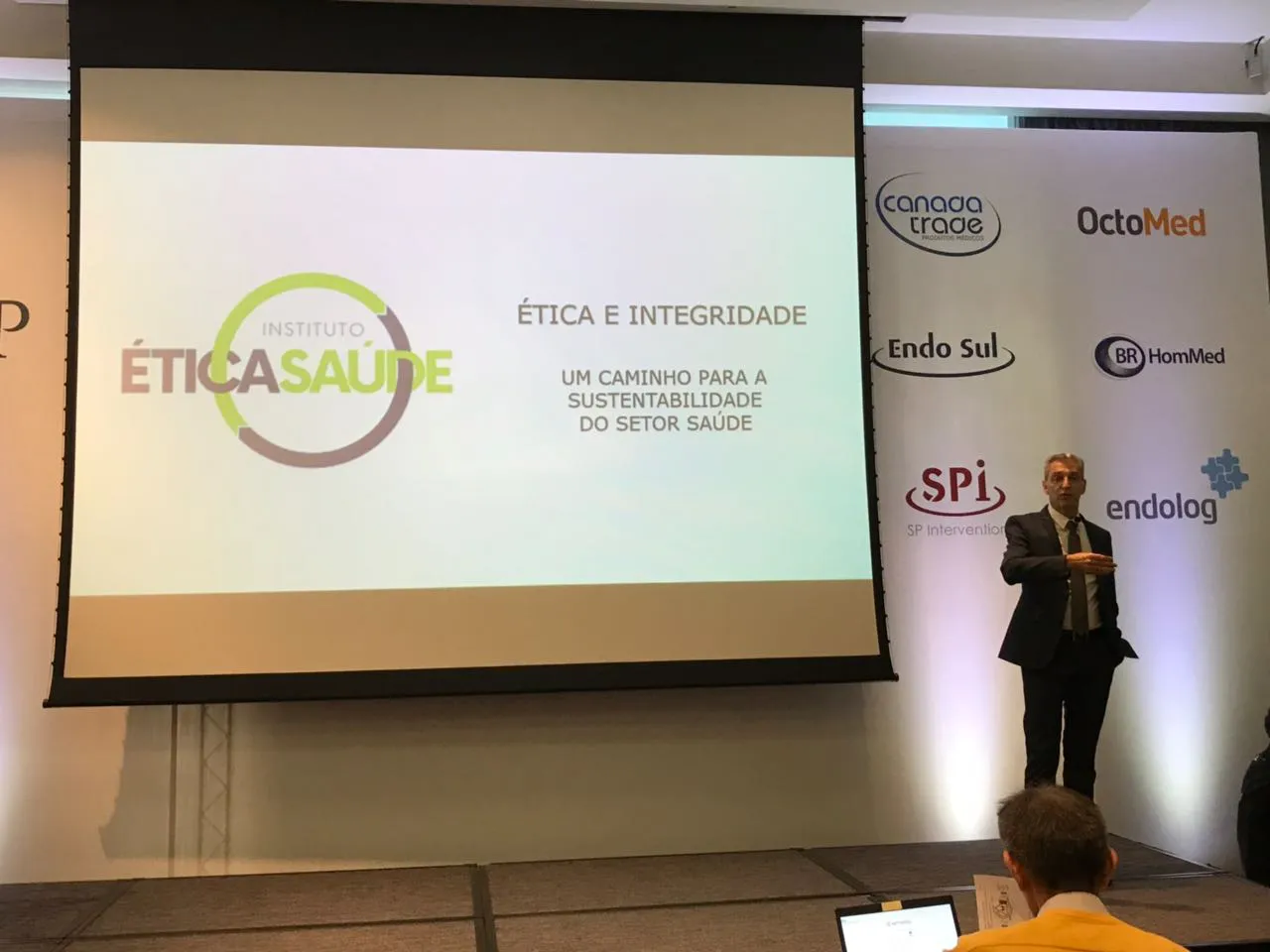 Líderes de vendas tiram dúvidas de compliance